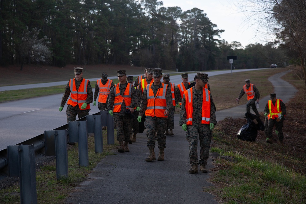 H&amp;S Battalion conducts a base clean-up on MCB Camp Lejeune