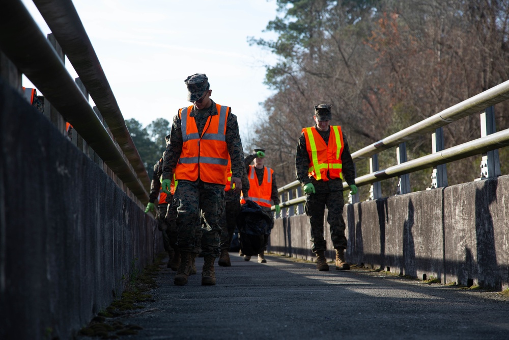 H&amp;S Battalion conducts a base clean-up on MCB Camp Lejeune