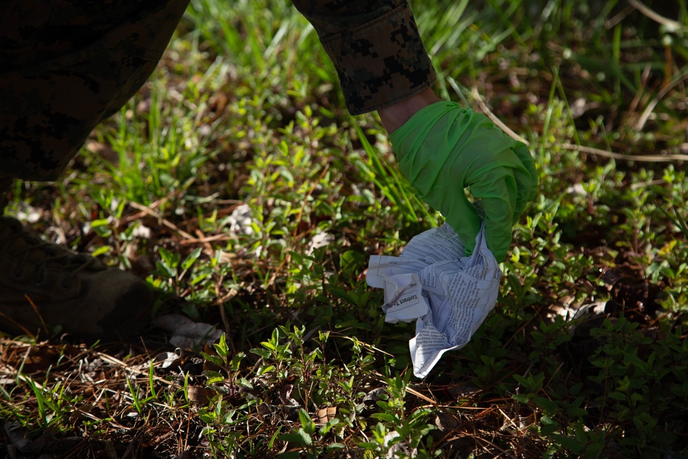 H&amp;S Battalion conducts a base clean-up on MCB Camp Lejeune