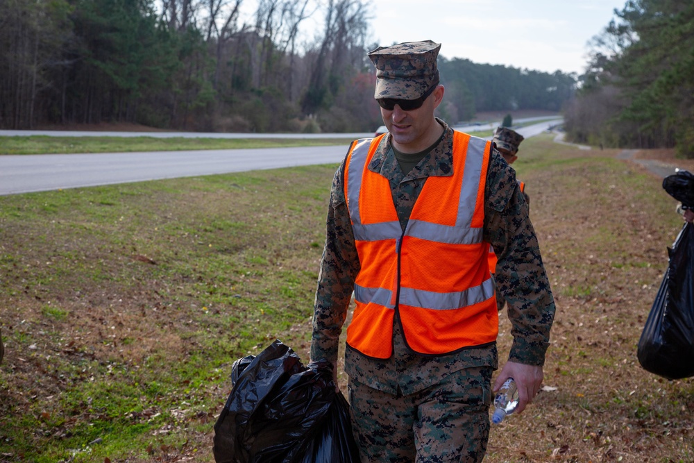 H&amp;S Battalion conducts a base clean-up on MCB Camp Lejeune