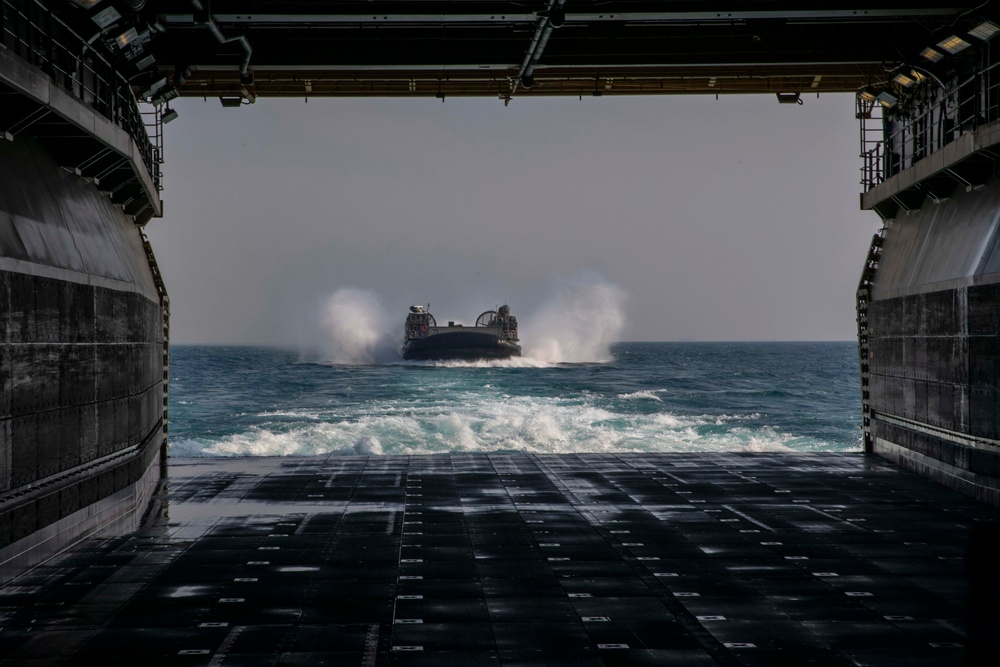 Makin Island LCAC Operations