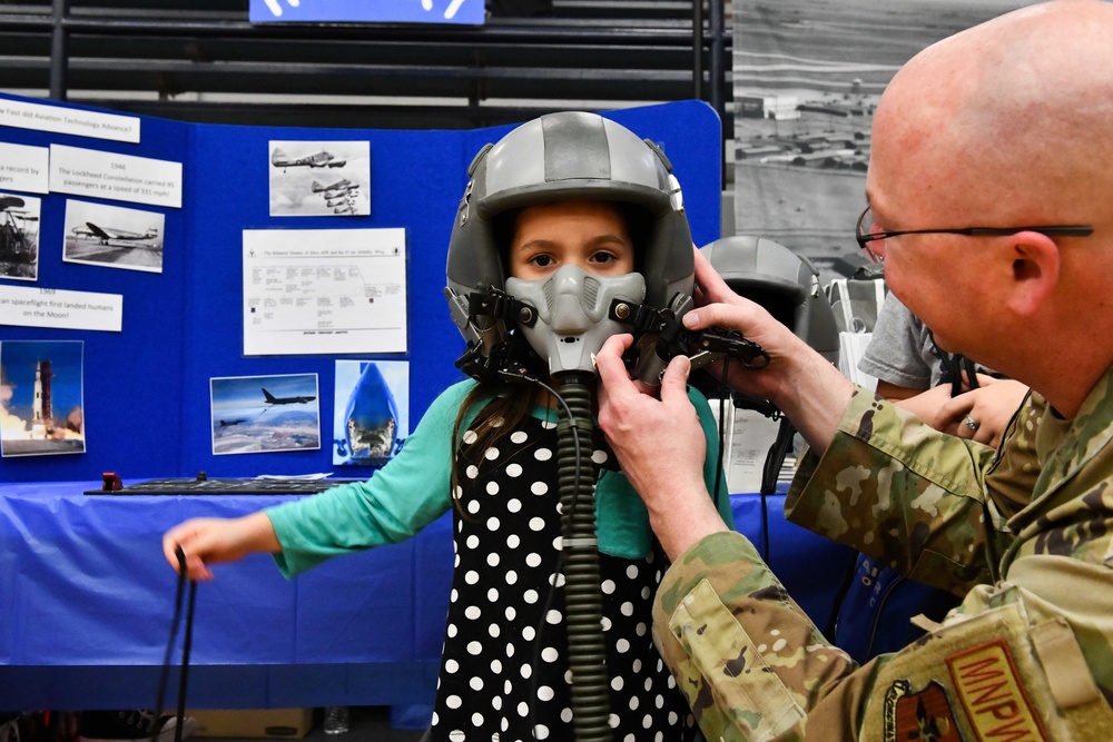 97 AMW Airmen ‘AIM’ to inspire at local aviation fair