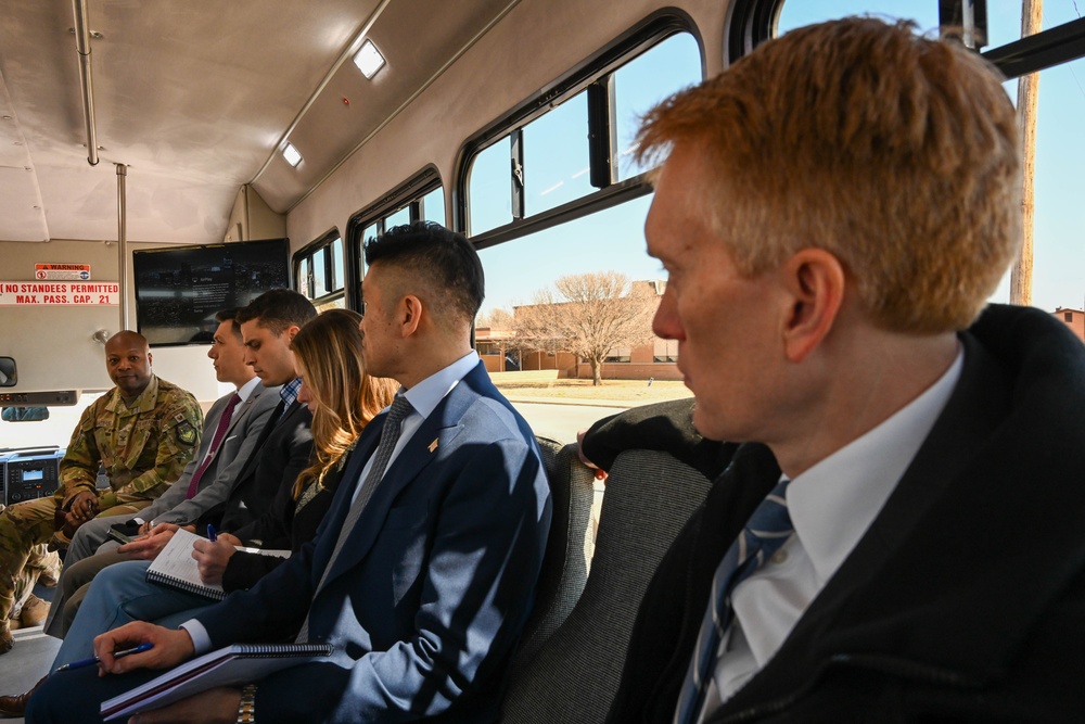97 AMW welcomes U.S. Sen. Lankford to AAFB