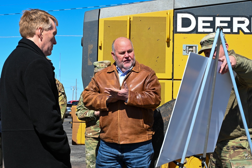 97 AMW welcomes U.S. Sen. Lankford to AAFB