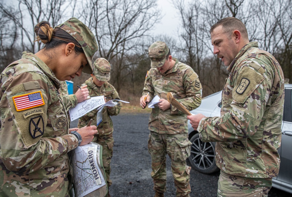 Staff Sgt. Daniel Kelly gives directions to Soldiers