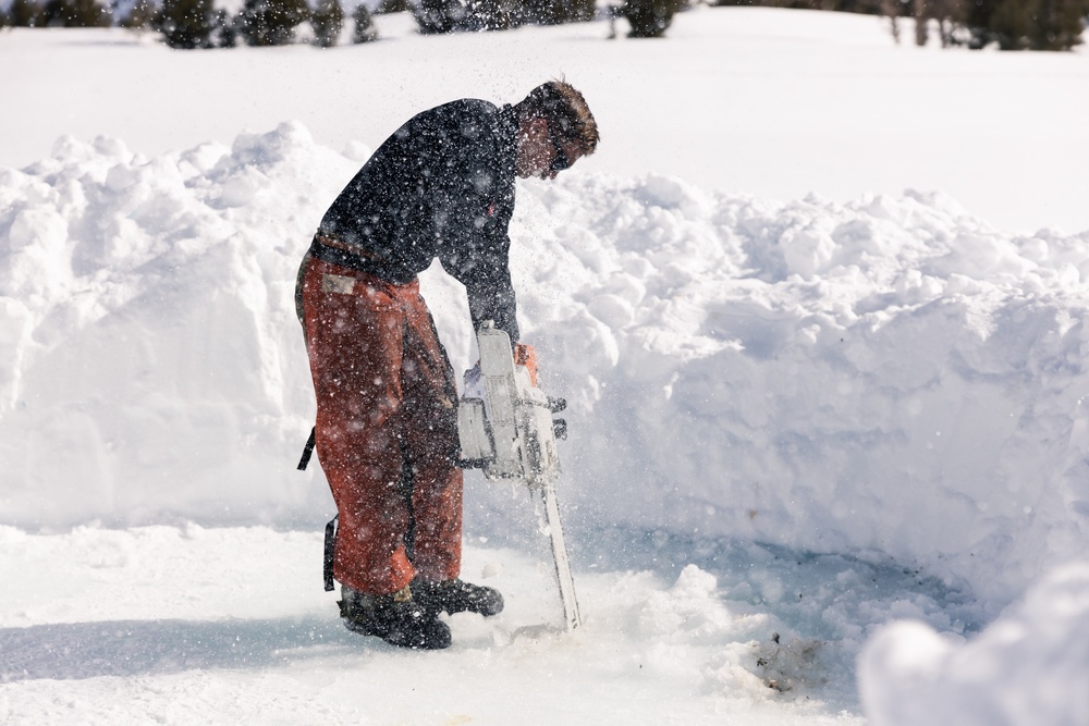 Using explosives, Mountain Engineers Course triggers intentional avalanche