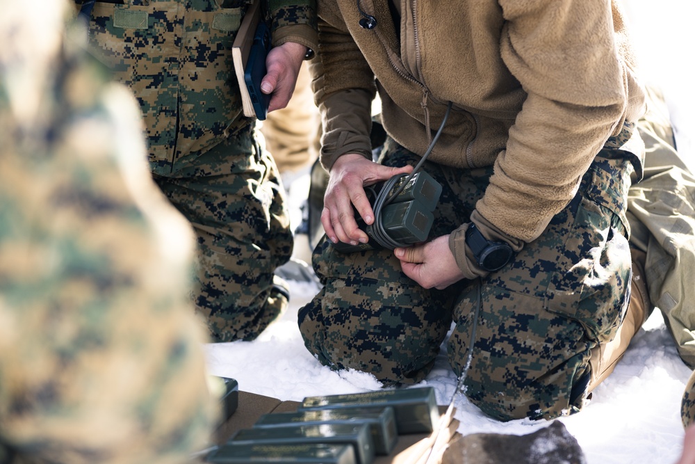 Using explosives, Mountain Engineers Course triggers intentional avalanche