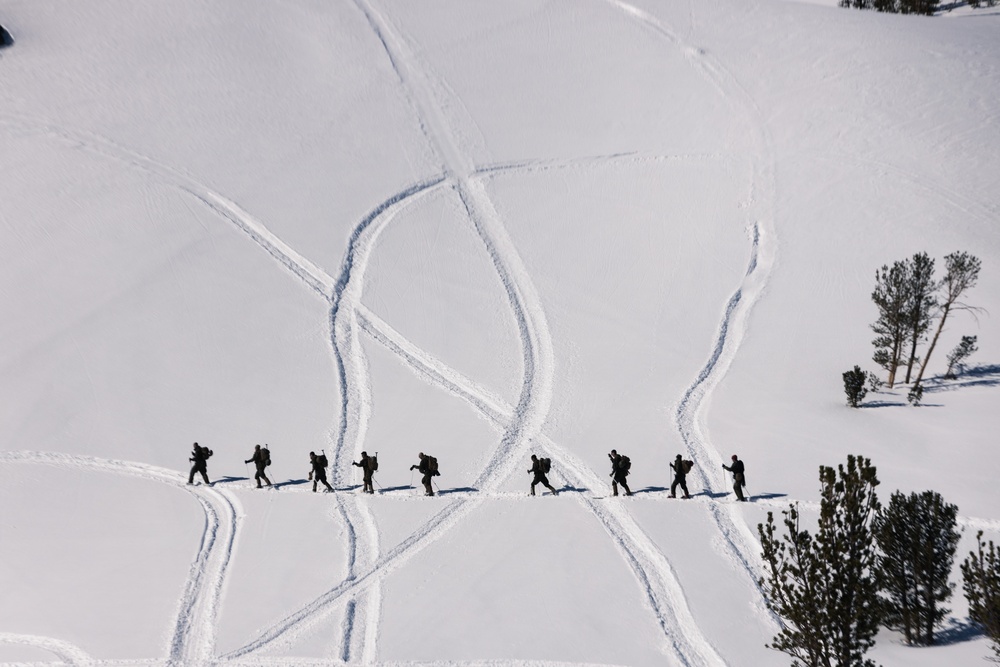 Using explosives, Mountain Engineers Course triggers intentional avalanche