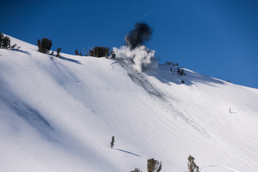 Using explosives, Mountain Engineers Course triggers intentional avalanche