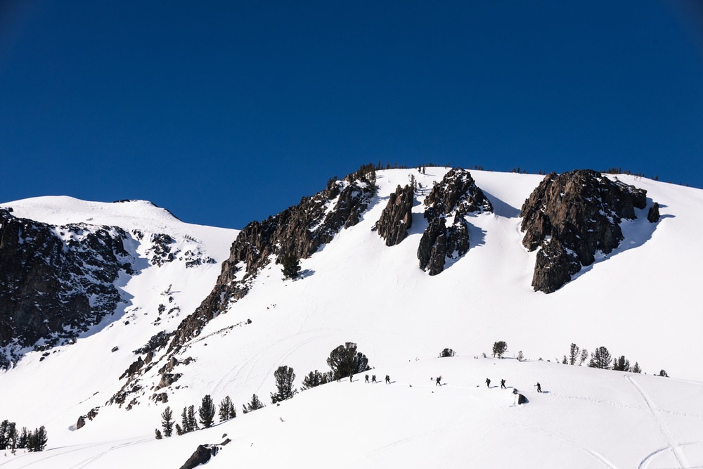 Using explosives, Mountain Engineers Course triggers intentional avalanche