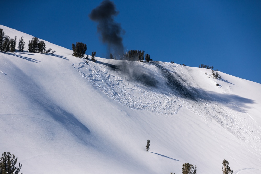 Using explosives, Mountain Engineers Course triggers intentional avalanche