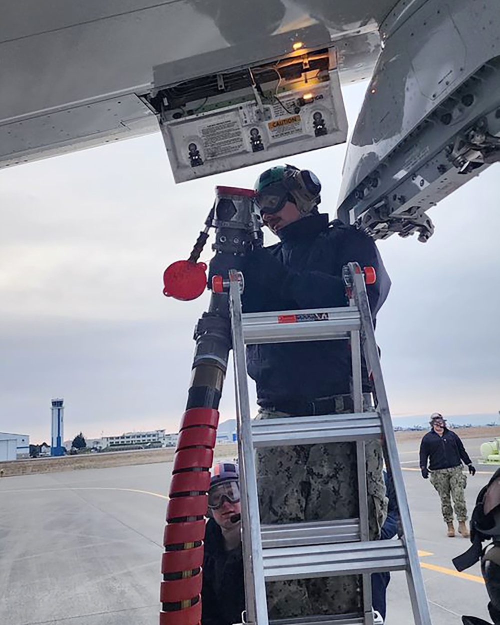 NAVSUP FLCPS &quot;TEAM WHIDBEY&quot; PERFORMS FIRST P-8 HOT REFUEL