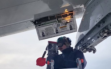 NAVSUP FLCPS &quot;TEAM WHIDBEY&quot; PERFORMS FIRST P-8 HOT REFUEL