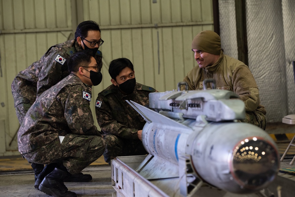 ROKAF Interpretation Officers in Training Tour Osan