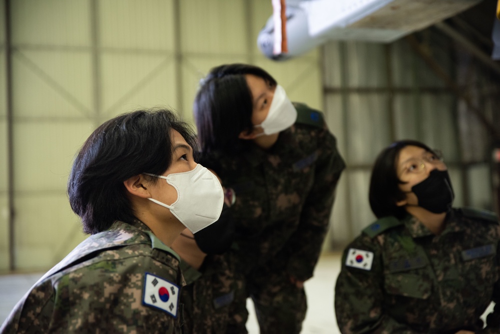 ROKAF Interpretation Officers in Training Tour Osan