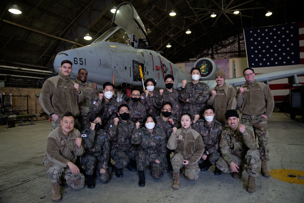 ROKAF Interpretation Officers in Training Tour Osan