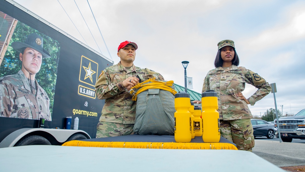 3rd ESC, 525 MI Brigade Supports Local Recruiting Efforts