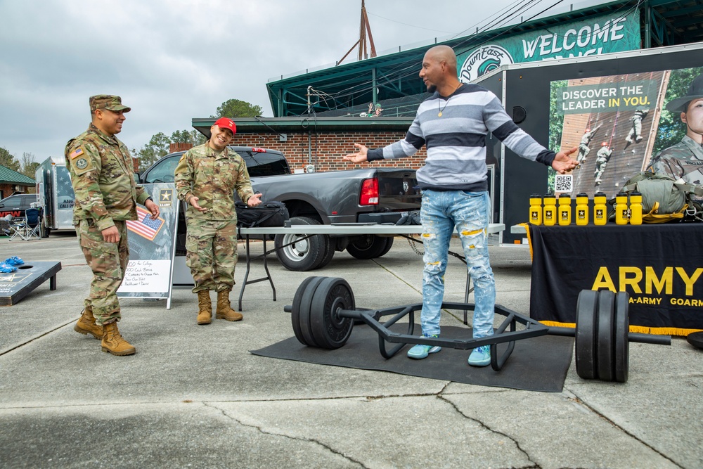 3rd ESC, 525 MI Brigade Supports Local Recruiting Efforts