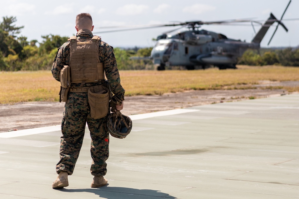 Lift Off! | 3rd LSB and 3rd Maintenance Battalion Marines Conduct Helicopter Support Team Operations