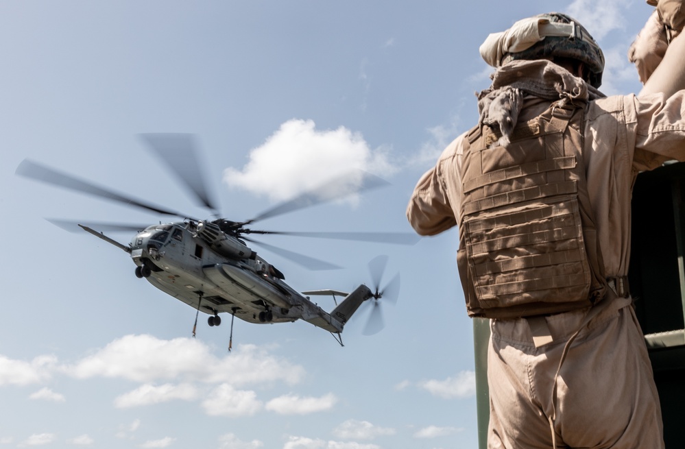 Lift Off! | 3rd LSB and 3rd Maintenance Battalion Marines Conduct Helicopter Support Team Operations