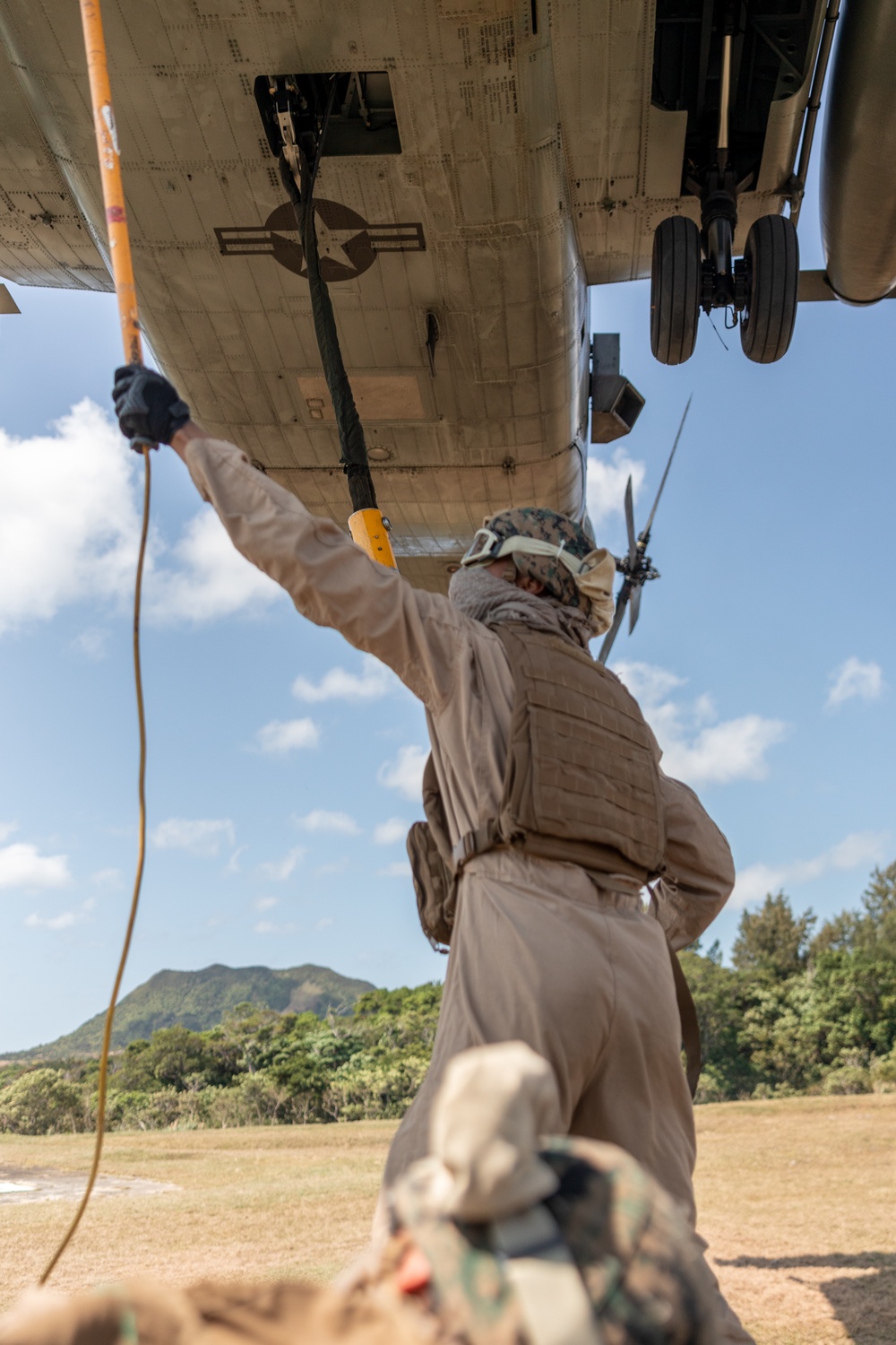 Lift Off! | 3rd LSB and 3rd Maintenance Battalion Marines Conduct Helicopter Support Team Operations