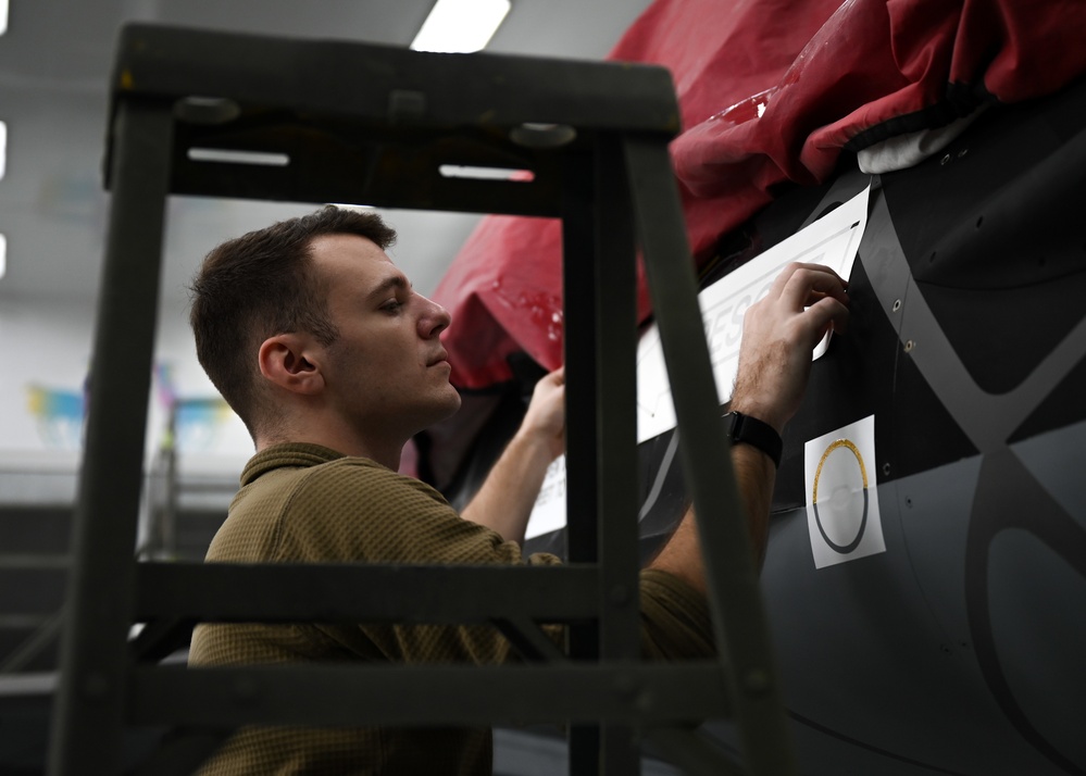 20th EMS repaints Viper Demonstration Team F-16 Venom