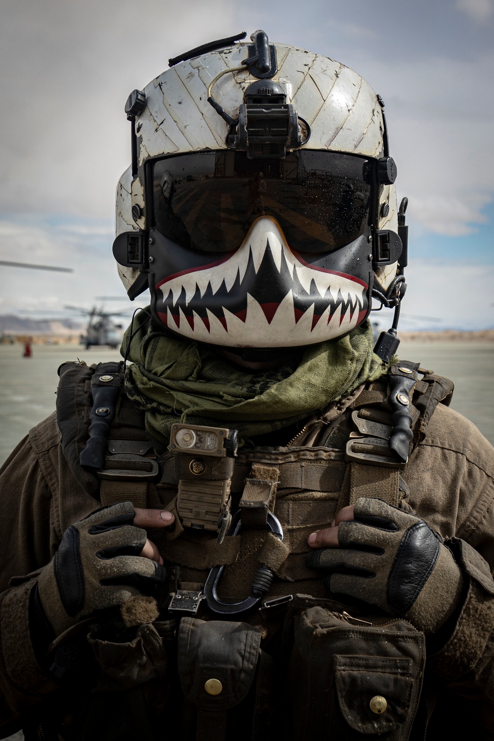 2nd Battalion, 7th Marine Regiment and HMH-466 Marines conduct a resupply flight during MWX