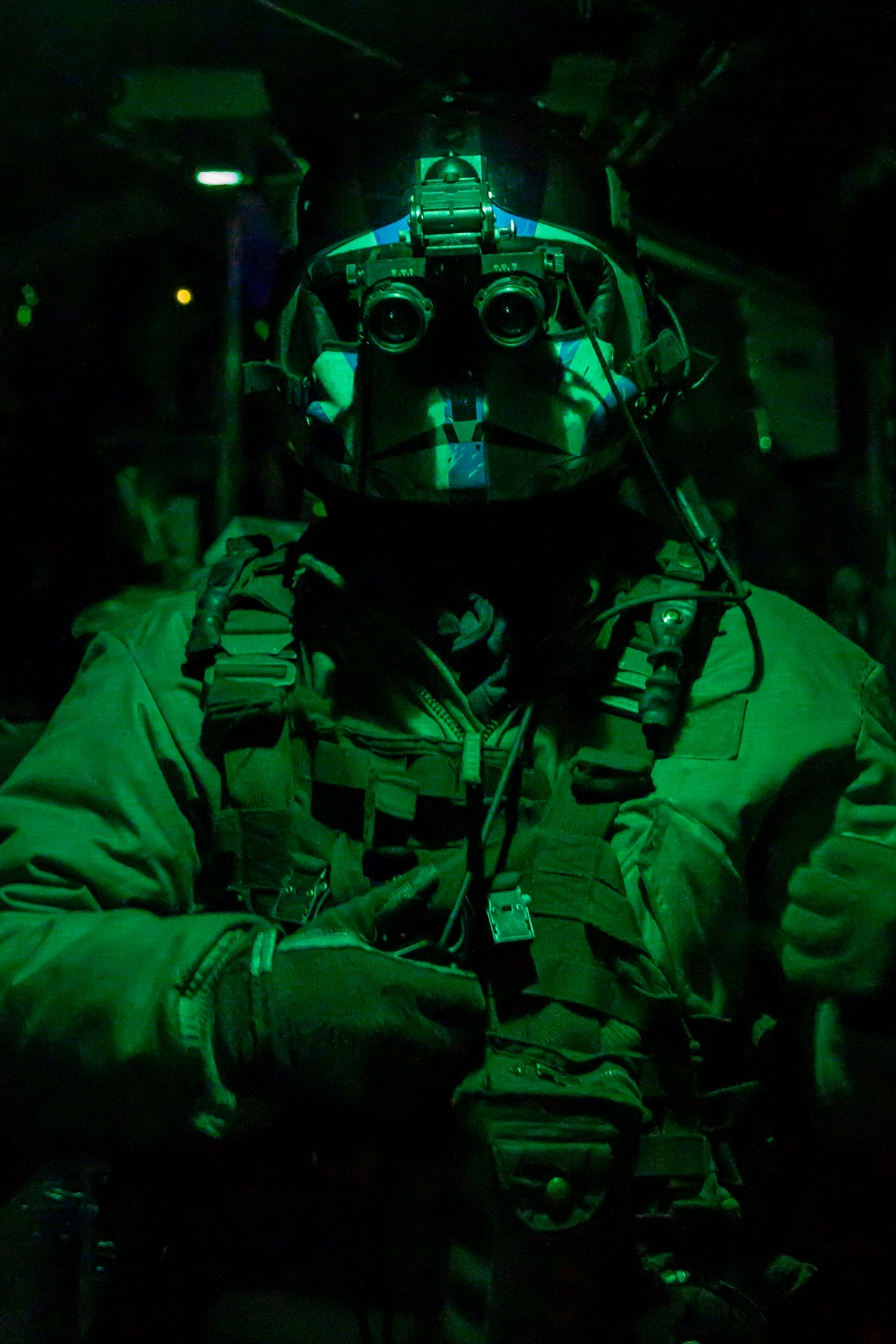 2nd Battalion, 7th Marine Regiment and HMH-466 Marines conduct a resupply flight during MWX