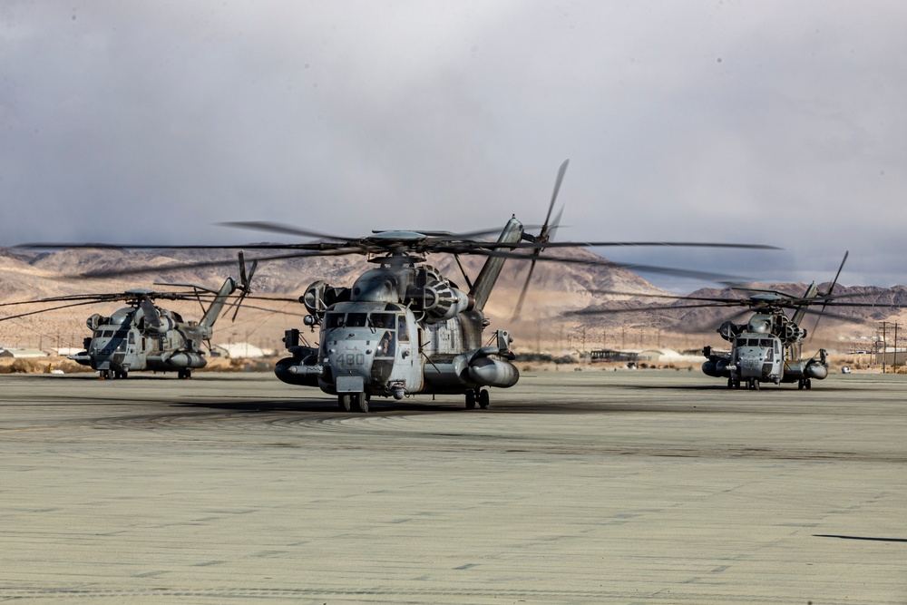 2nd Battalion, 7th Marine Regiment and HMH-466 Marines conduct a resupply flight during MWX