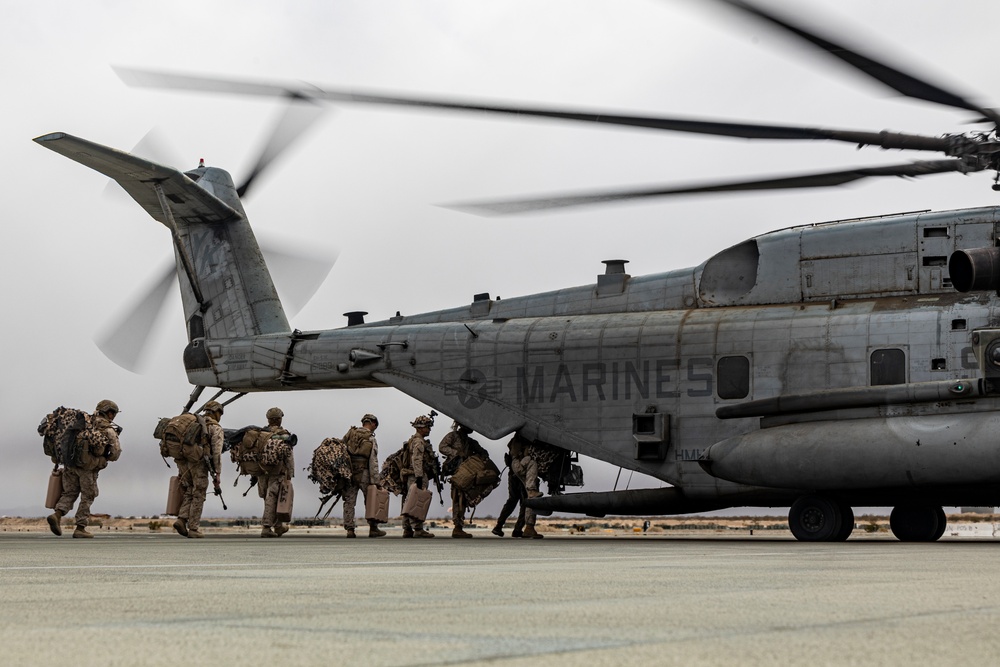 2nd Battalion, 7th Marine Regiment and HMH-466 Marines conduct a resupply flight during MWX