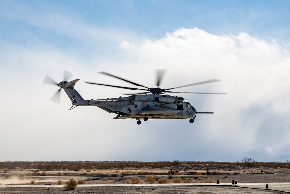 2nd Battalion, 7th Marine Regiment and HMH-466 Marines conduct a resupply flight during MWX