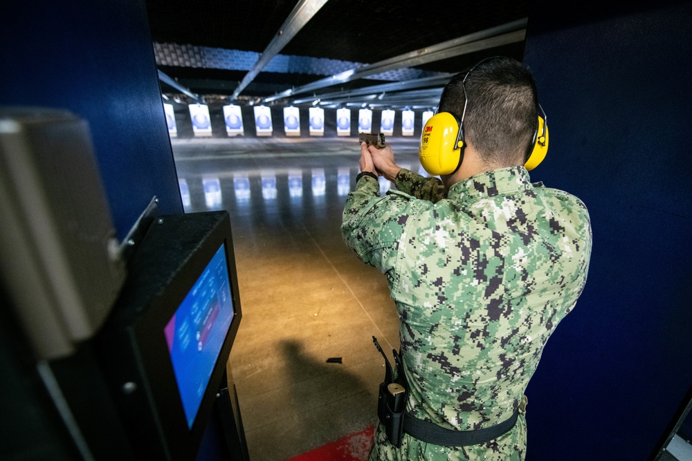 Recruits Qualify Using New M18 Pistol