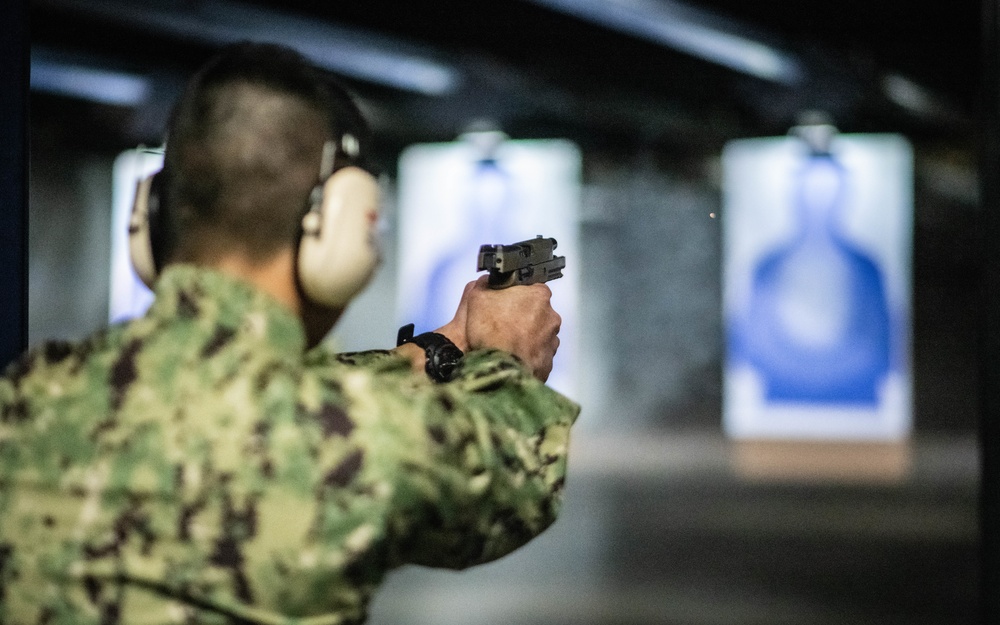 Recruits Qualify Using New M18 Pistol