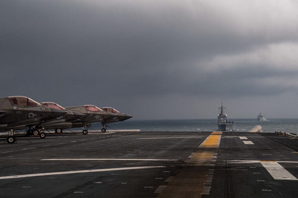 DVIDS - Images - USS America, JMSDF Participate in Mine Counter-Measure ...