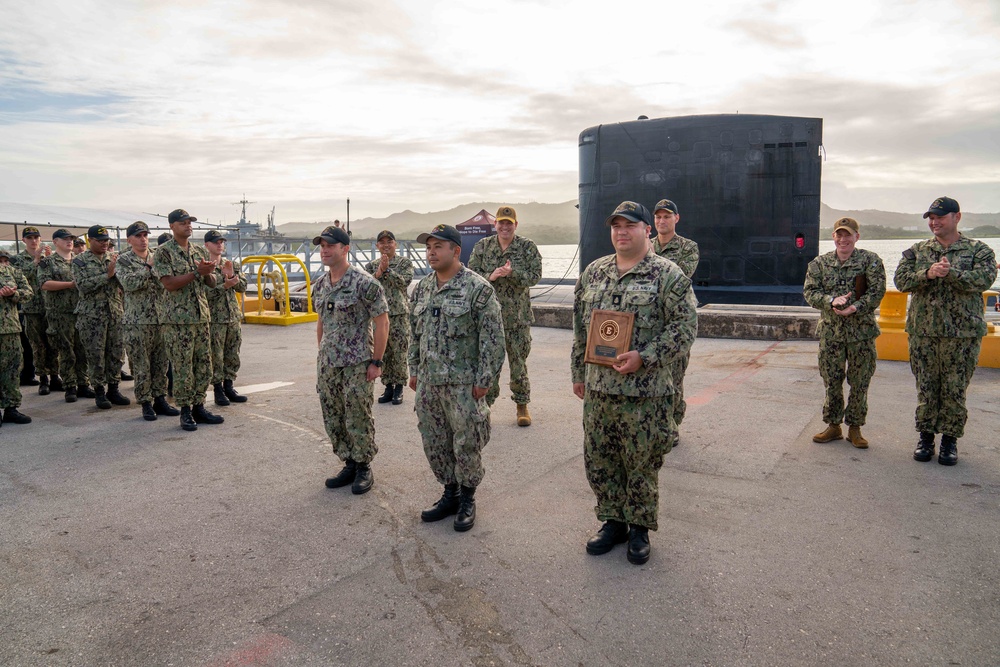 USS Annapolis Receives Battle Efficiency Award