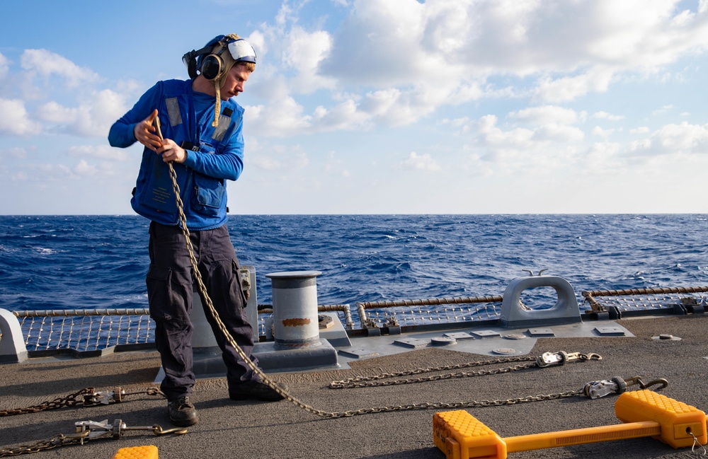 USS Benfold Conducts Flight Quarters while Underway