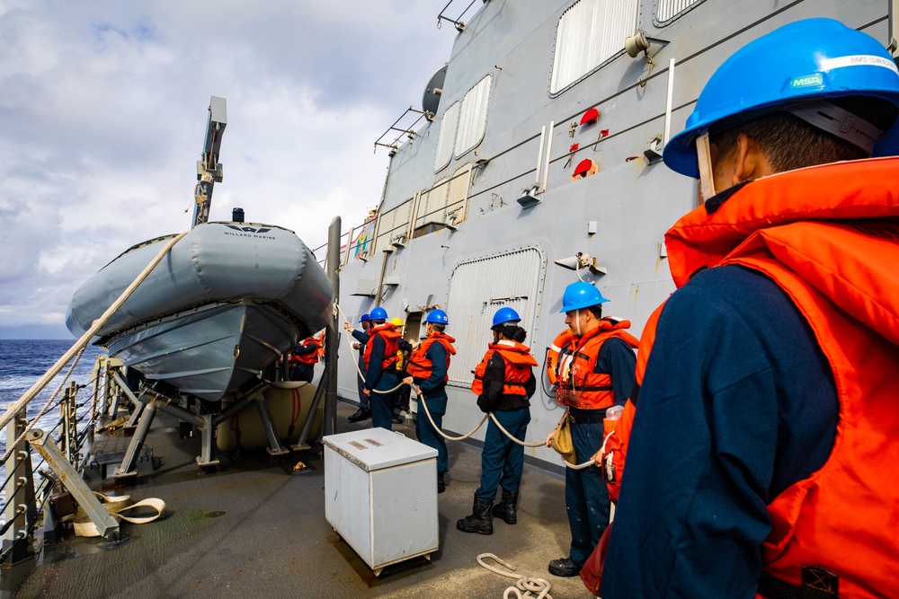 USS Benfold Conducts Man Overboard drill while Underway