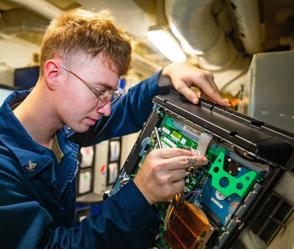 USS Benfold Conducts Routine Operations while Underway