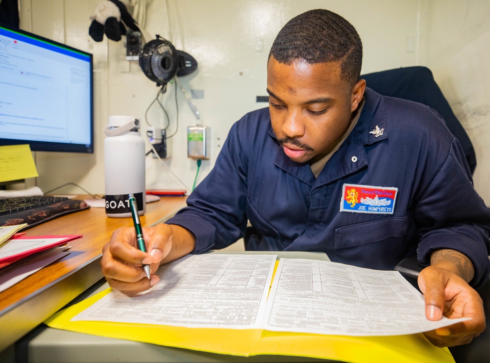 USS Benfold Conducts Routine Operations while Underway