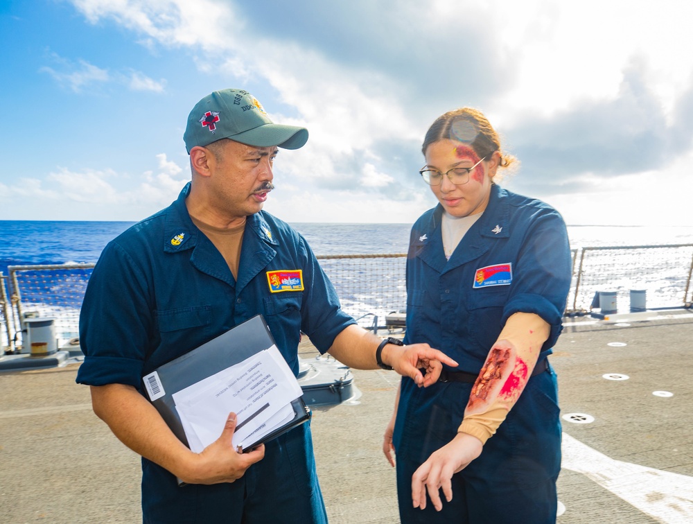 USS Benfold Conducts Medical training while Underway