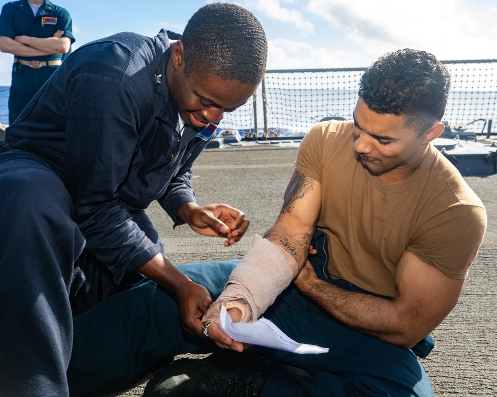 USS Benfold Conducts Medical training while Underway