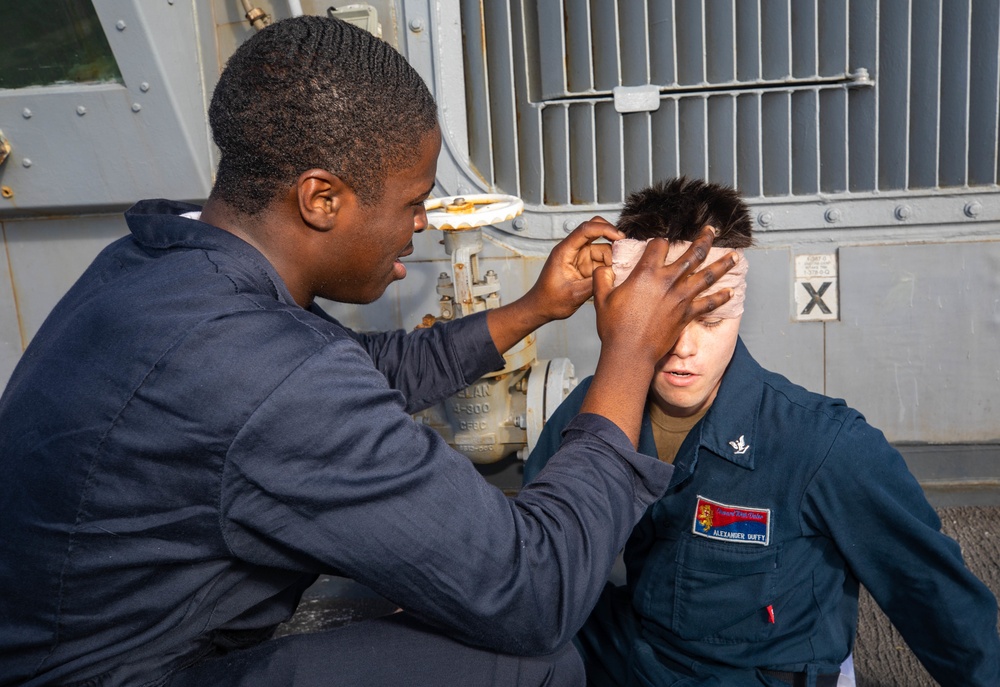 USS Benfold Conducts Medical training while Underway