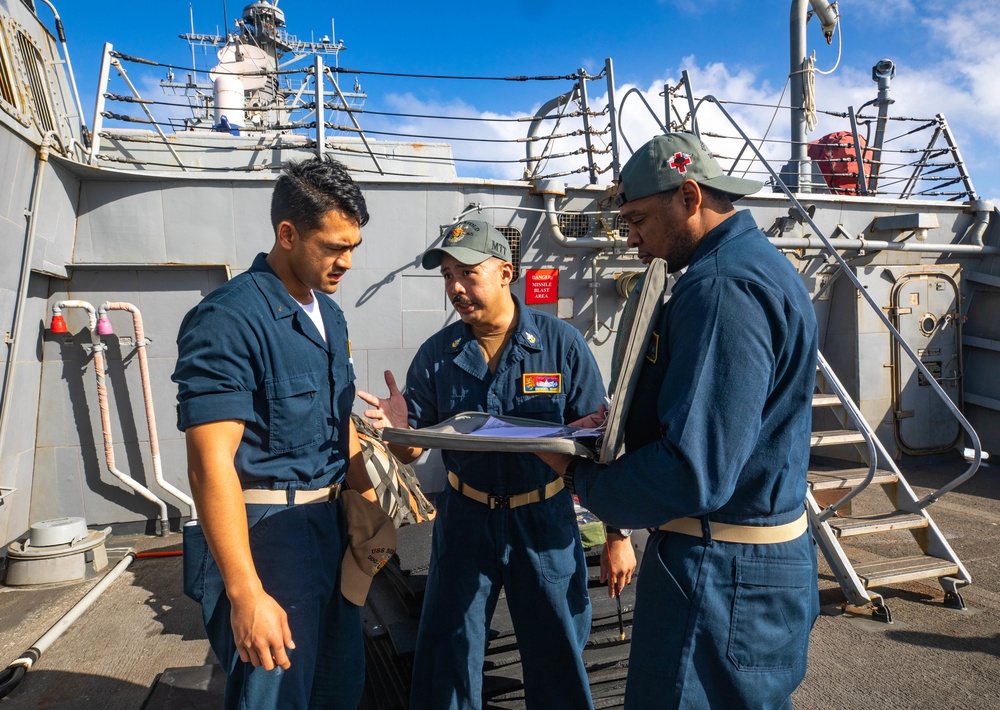 USS Benfold Conducts Medical training while Underway