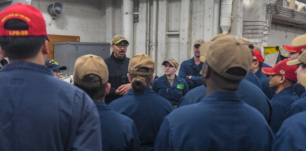 USS Green Bay (LPD 20) Conducts Uniform Inspection