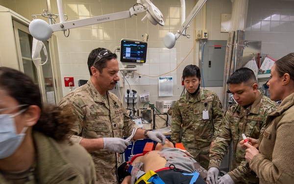 U.S. and ROK Medical train for trauma