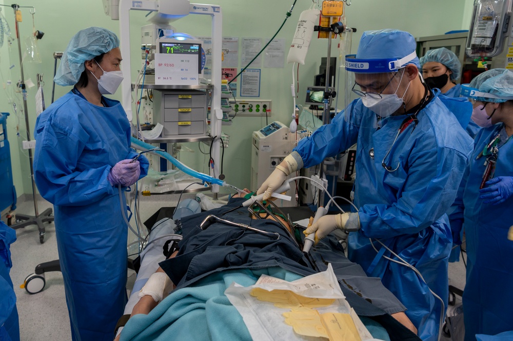 U.S. and ROK Medical train for trauma
