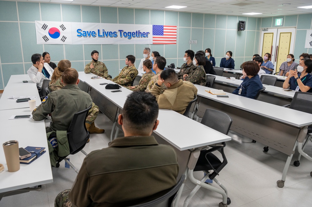 U.S. and ROK Medical train for trauma