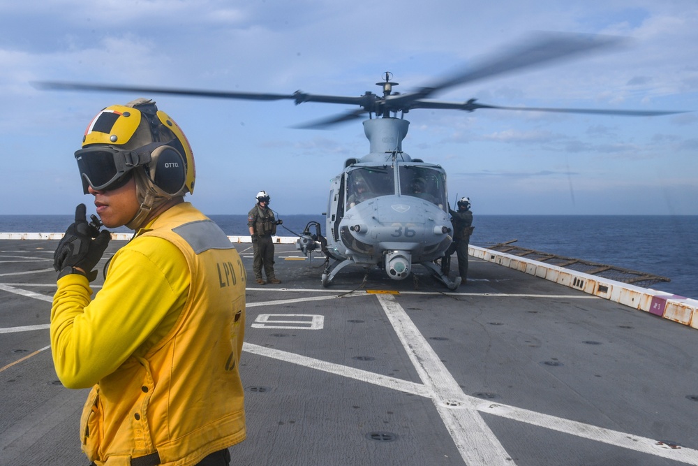 USS Green Bay (LPD 20) Conducts VBSS Drill with 31st MEU