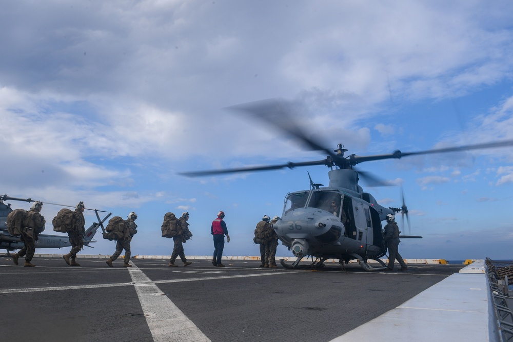 USS Green Bay (LPD 20) Conducts VBSS Drill with 31st MEU