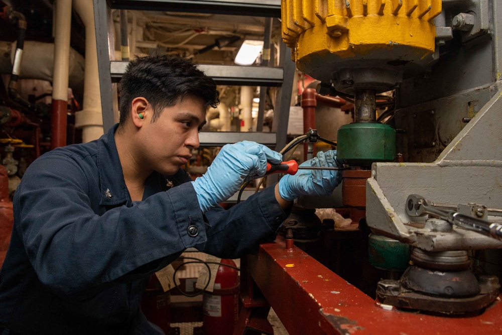 USS Nitze (DDG 94) Daily Operations